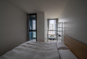 Shared Apartment Cozy Queen Room with Balcony